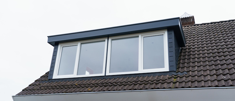 Dakkapel in Steenwijk met een strak en modern ontwerp.